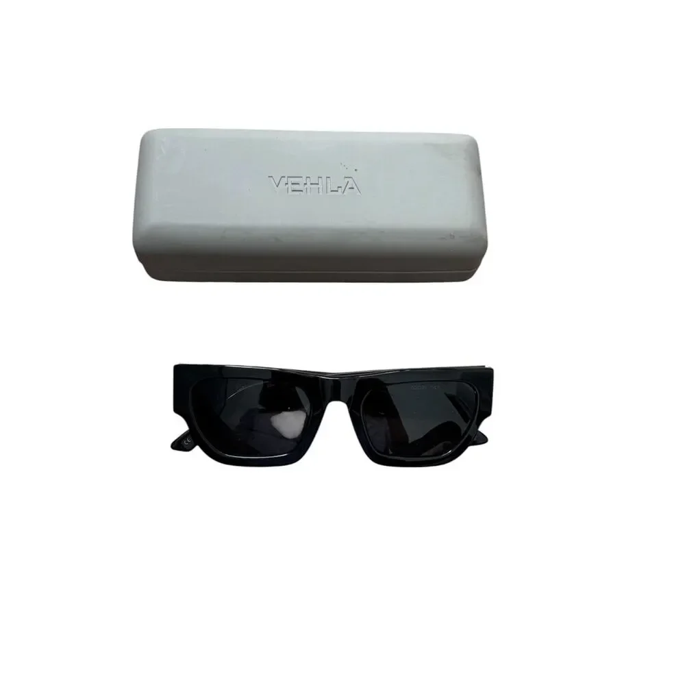 VEHLA Finn sunglasses in black smoke